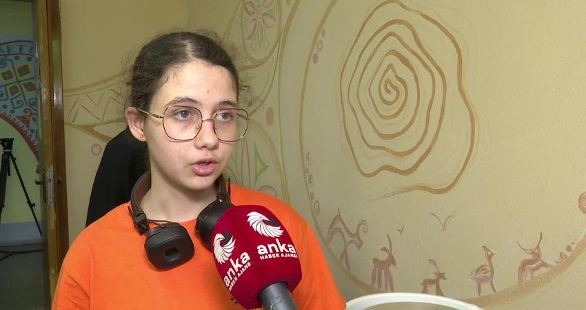 Ukraynalı çocuklar, Artek Uluslararası Çocuk Merkezi’ndeki Türk Stüdyosu’nda Türk kültürünü tanıyor Artek Uluslararası Çocuk Merkezi'ndeki Türk Stüdyosu'nda faaliyetlere katılan Ukraynalı bir