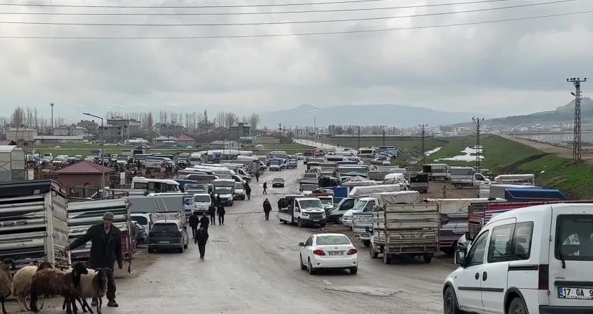 Van'da besiciler, Kurban Bayramı öncesi hayvan pazarında beklenen hareketliliğin olmadığını