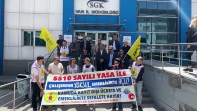 BES Van Şubesi üyeleri, SGK İl Müdürlüğü önünde yaptığı eylemle