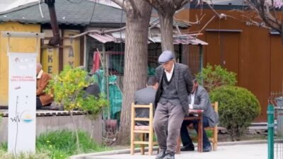 DİSK Emekli-Sen Van Şubesi üyeleri emeklilerin yaşadığı ekonomik sorunlara dikkati