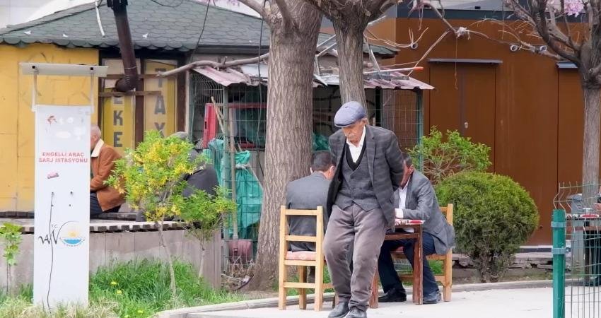 DİSK Emekli-Sen Van Şubesi üyeleri emeklilerin yaşadığı ekonomik sorunlara dikkati