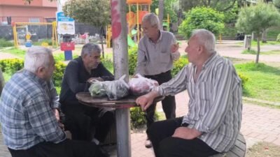  TÜRK-İŞ'in nisan ayında açlık sınırını 34,6 bin TL açıkladığını hatırlatan