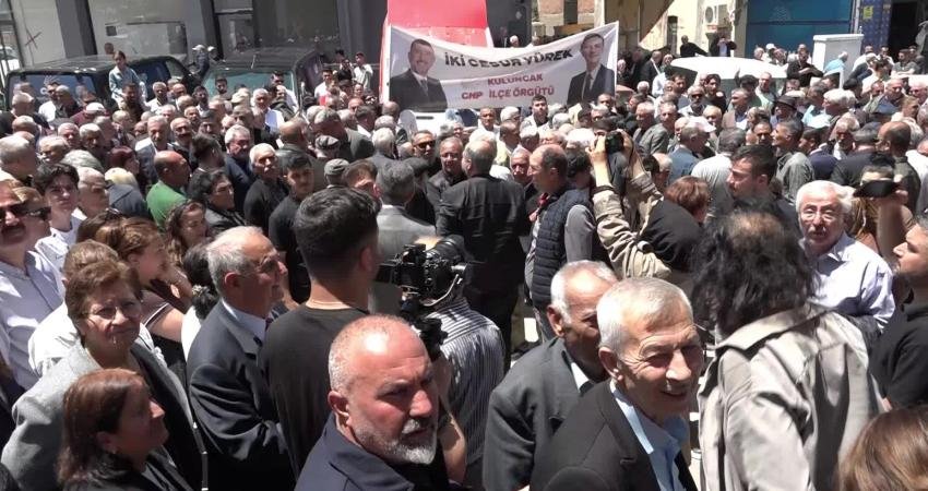 CHP Malatya Milletvekili Veli Ağbaba, "Özgür Özel’in dostu olmak, arkadaşı