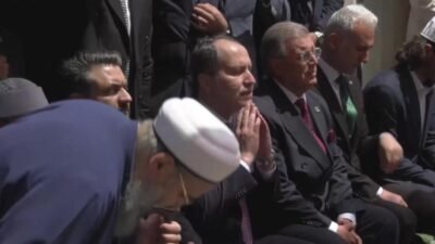 Yeniden Refah Partisi Genel Başkanı Fatih Erbakan, Merkezefendi Mezarlığı'nda düzenlenen
