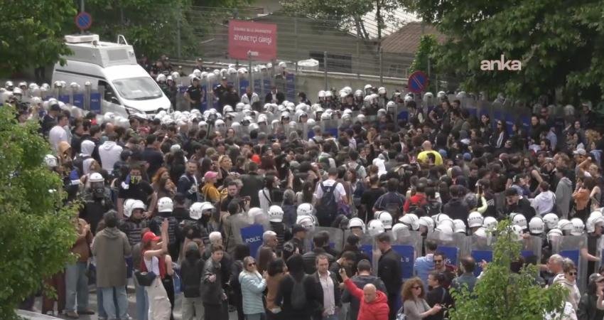 Cumhurbaşkanlığı kararıyla kapatılan ancak 3 gün sonra yeniden açılan Bilgi