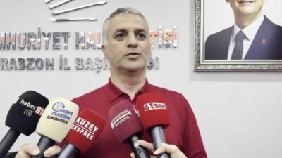 CHP Trabzon İl Başkanlığı'nda bir araya gelen ilçe örgütleri ve