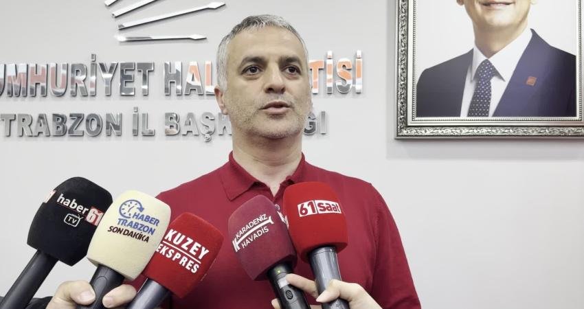CHP Trabzon İl Başkanlığı'nda bir araya gelen ilçe örgütleri ve