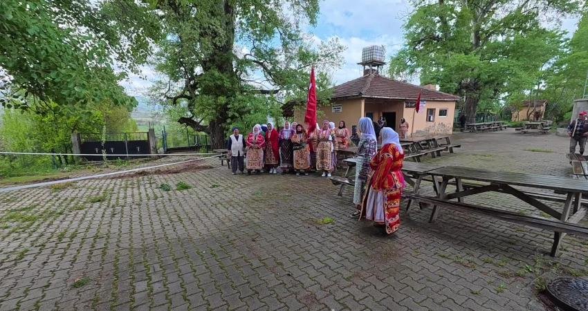 Yozgat’ın Çekerek ilçesine bağlı Kamışçık Köyü'nde, her yıl nisan ayında
