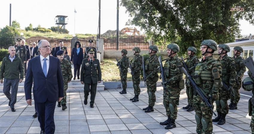 Yunanistan Cumhurbaşkanı Konstandinos Tasulas, Türkiye-Yunanistan sınırında Evros (Meriç) bölgesinde bulunan