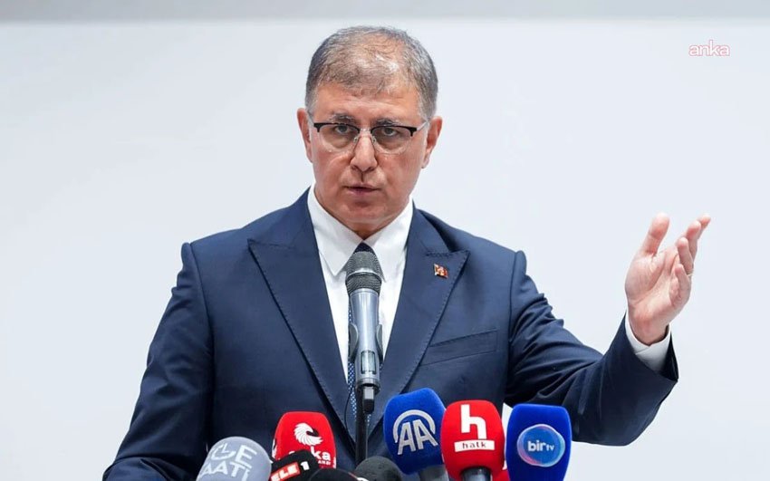 İzmir Büyükşehir Belediye Başkanı Cemil Tugay, CHP üyeliğinden istifa ettiğini