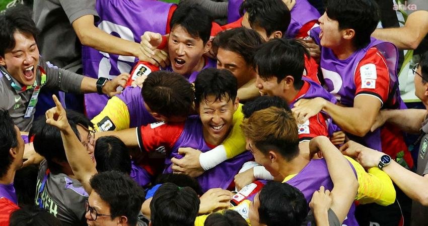 2026 FIFA Dünya Kupası… Güney Kore, Çekya’yı 2-1 mağlup etti Dünya Kupası A Grubu'nda Güney Kore, Çekya'yı 2-1 mağlup etti.