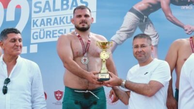Adana Büyükşehir Belediyesi tarafından düzenlenen 22. Salbaş Karakucak Güreşleri'nde başpehlivan