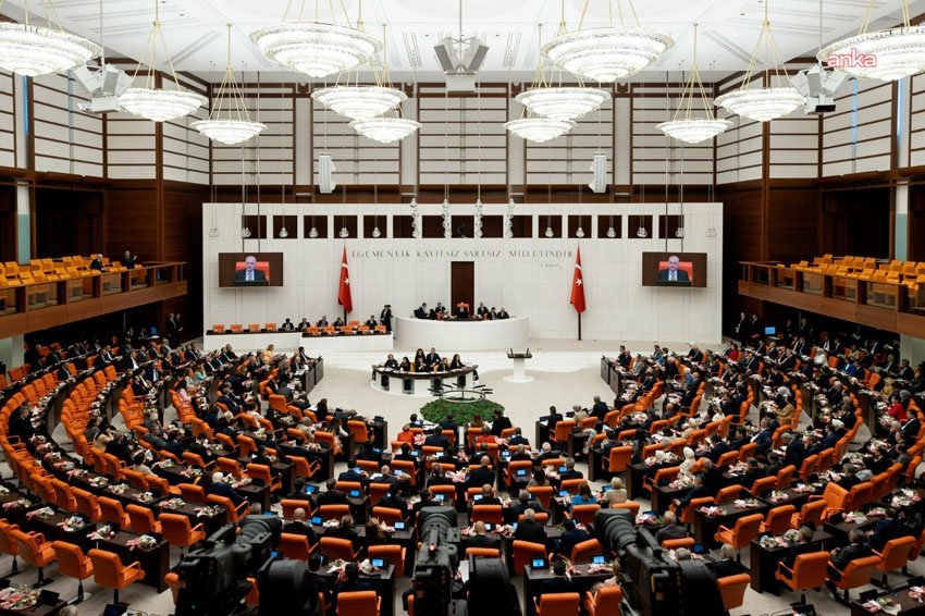 TBMM Genel Kurulu'nda, Samsun'un Bafra ilçesindeki bir yurtta dört çocuğun