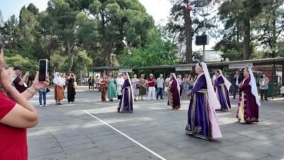 Bornova Belediyesi tarafından düzenlenen 5. Bornova Halk Dansları Festivali, “Kaşıkların