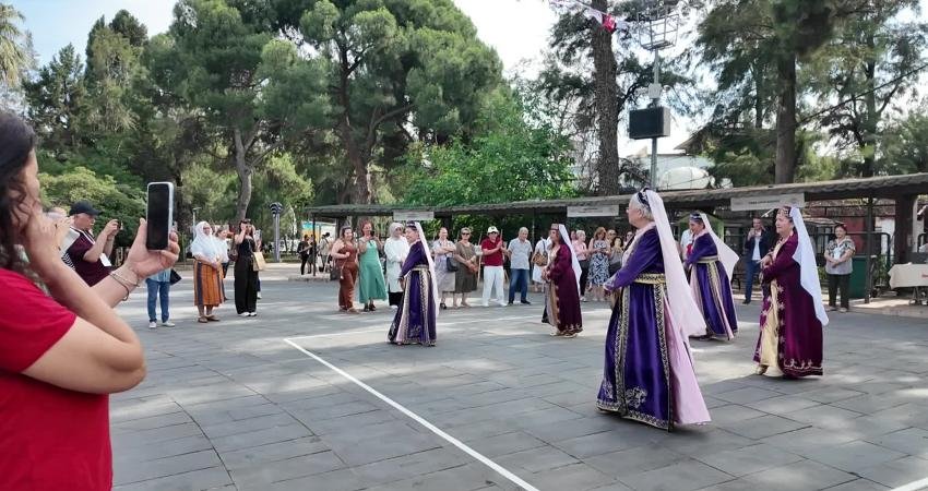 Bornova Belediyesi tarafından düzenlenen 5. Bornova Halk Dansları Festivali, “Kaşıkların