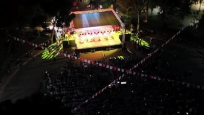 Bornova Belediyesi tarafından geleneksel hale getirilen Halk Dansları Festivali, bu