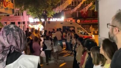 Özel Sektör Öğretmenleri Sendikası, açlık grevindeki iki öğretmenin ambulansla hastaneye