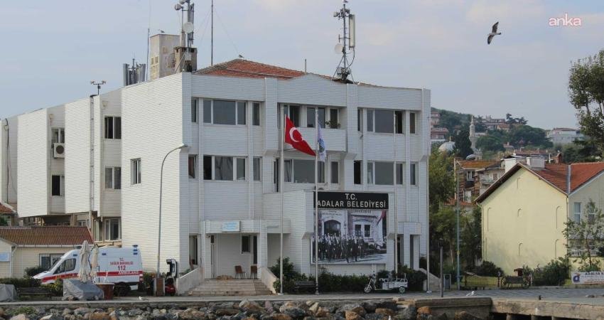 CHP'li belediyelere yönelik operasyonlara bir yenisi eklendi. İstanbul Anadolu Cumhuriyet