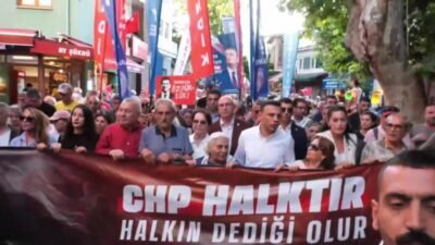 Adalar Belediyesi'ne yönelik operasyon akşam saatlerinde Büyükada'da düzenlenen bir yürüyüşle