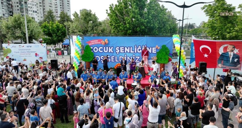 Adana Büyükşehir Belediyesi’nden Merkez Park’ta “Çocuk Şenliği” Adana Büyükşehir Belediyesi, Uluslararası Oyun Günü dolayısıyla Merkez Park’ta yüzlerce