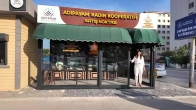 Adıyaman Belediye Başkanı Abdurrahman Tutdere, Altınşehir Mahallesi Gökkuşağı Caddesi’nde hizmet