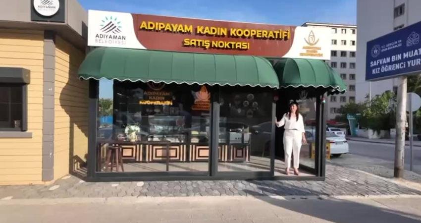 Adıyaman Belediye Başkanı Abdurrahman Tutdere, Altınşehir Mahallesi Gökkuşağı Caddesi’nde hizmet