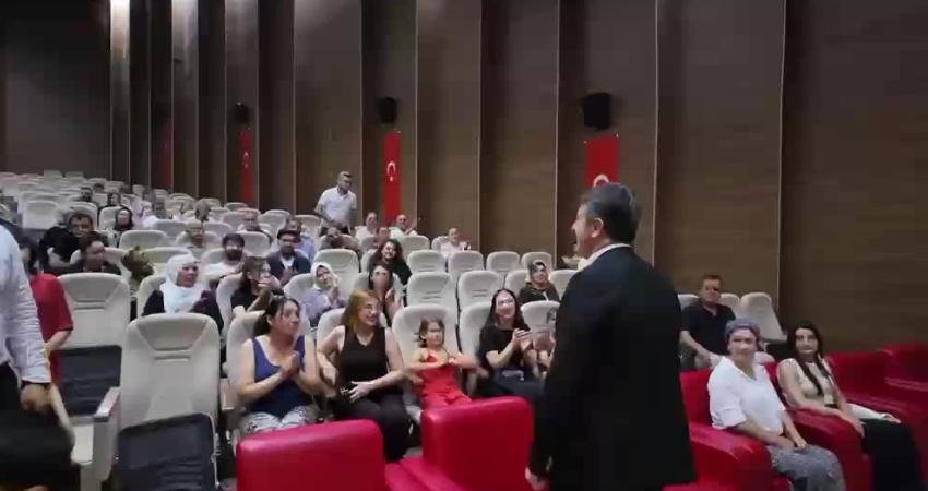 Adıyaman’da Bayram Türküleri Konseri büyük beğeni topladı Adıyaman Belediye Konservatuvarı Türk Halk Müziği Korosu’nun düzenlediği Bayram Türküleri
