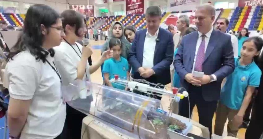 Adıyaman Belediye Başkanı Abdurrahman Tutdere, kamu kurum müdürlerinin ve öğrencilerin
