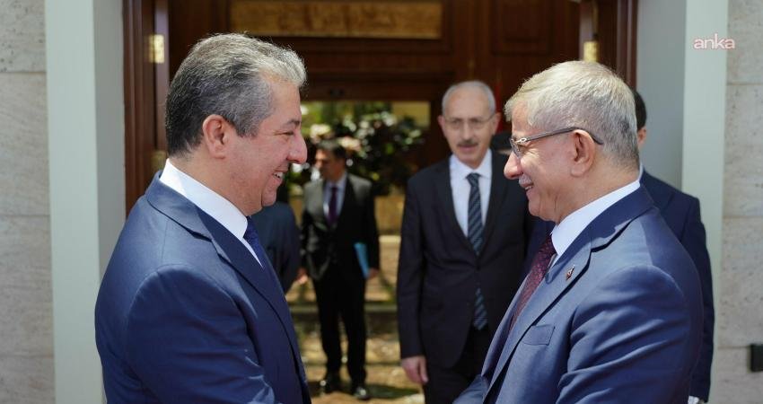 Ahmet Davutoğlu, IKBY Başbakanı Mesrur Barzani ile görüştü Gelecek Partisi Genel Başkanı Ahmet Davutoğlu, IKBY Başbakanı Mesrur Barzani