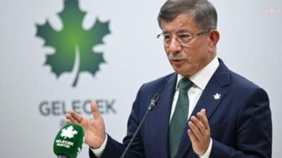 Gelecek Partisi Genel Başkanı Ahmet Davutoğlu, A Milli Futbol Takımı'nın