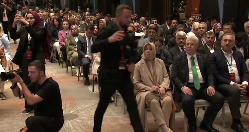 Cumhurbaşkanı Recep Tayyip Erdoğan, "Yorulan varsa buyursun kenara gelsin, dinlensin.