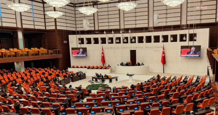 AK Parti’den yeni kanun teklifi çalışmaları… “Üniversiteden atılanlara af” teklifinin gelecek hafta TBMM’ye sunulması bekleniyor AK Parti, çalışmalarında sona gelinen üniversitelerden atılanlara af getirilmesine ilişkin