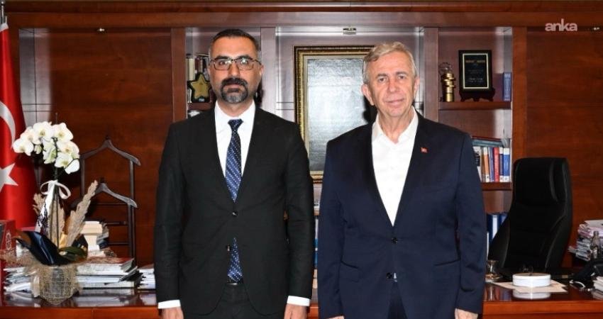 Alican Uludağ’dan Mansur Yavaş’a ziyaret Gazeteci Alican Uludağ, tutukluluk sürecinde kendisiyle yakından ilgilendiğini belirttiği Ankara