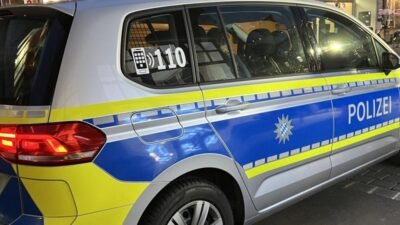 Almanya'nın Schorndorf kasabasında 20 aylık bir kız çocuğu, annesinin park
