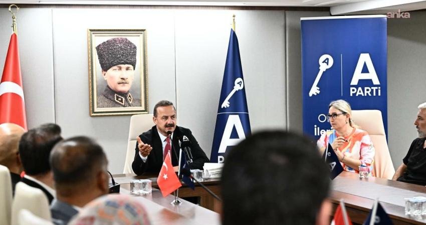 Anahtar Parti’den ilk “Millet Divanı” buluşması Anahtar Parti, vatandaşların talep, öneri ve sorunlarını doğrudan iletebileceği “Millet