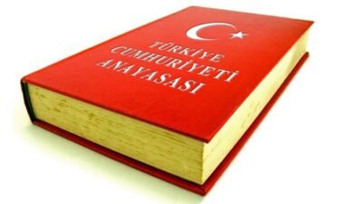 Aslında tüm olay, altyapı ile üstyapı arasındaki o köklü çelişkiden