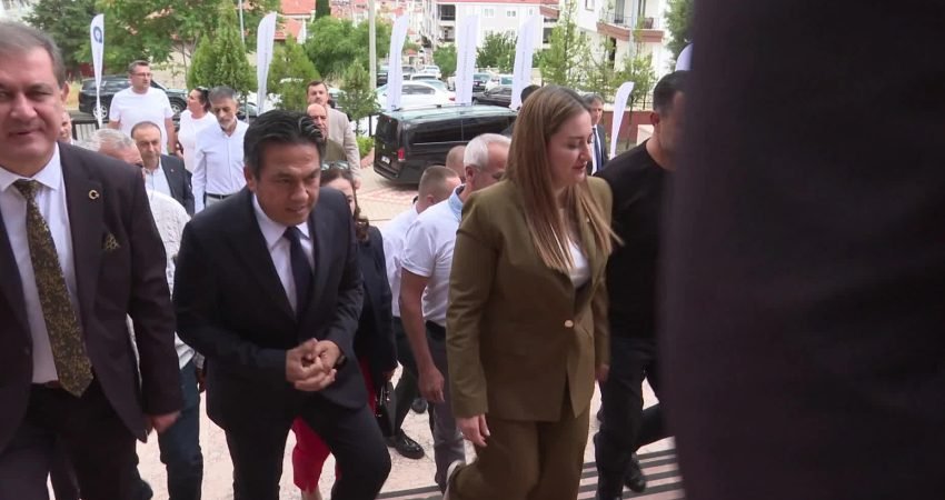 Antalya Büyükşehir Belediye Başkan Vekili Büşra Özdemir, Büyükşehir Belediyesi'nin ilçedeki