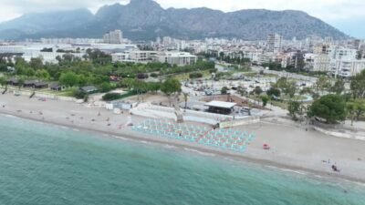 Antalya Büyükşehir Belediyesi, halkın kullanabileceği yeni bir plajı daha hizmete