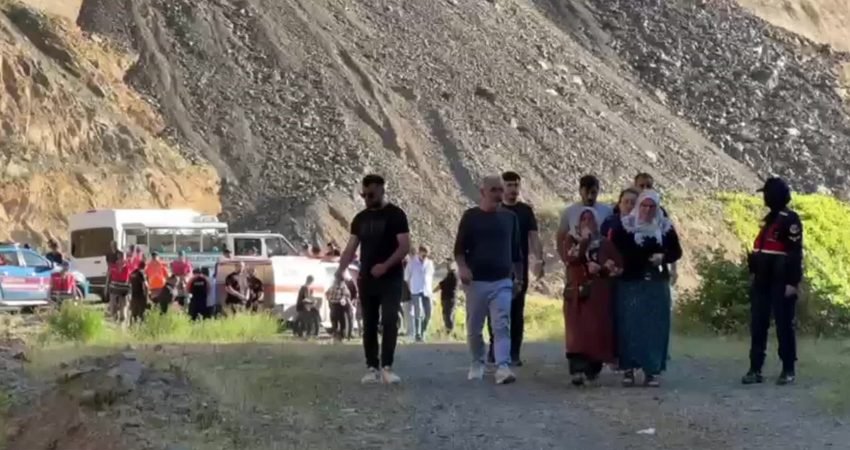 Artvin'in Şavşat ilçesinde 15 Haziran'da kamyonun dereye devrilmesi sonucu akıntıya
