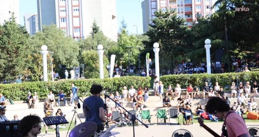 33. İstanbul Caz Festivali kapsamında düzenlenen “Parklarda Caz” etkinliği, geçen