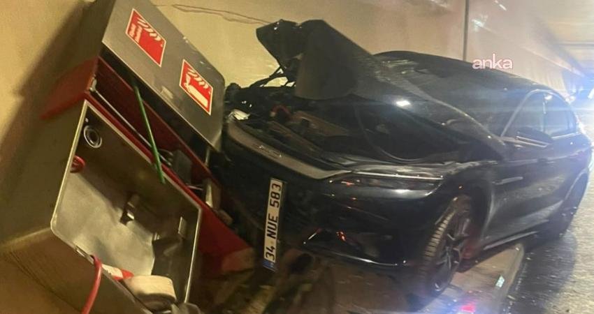 İstanbul Valiliği, Avrasya Tüneli'nde bir otomobilin itfaiye yangın panosuna çarpması