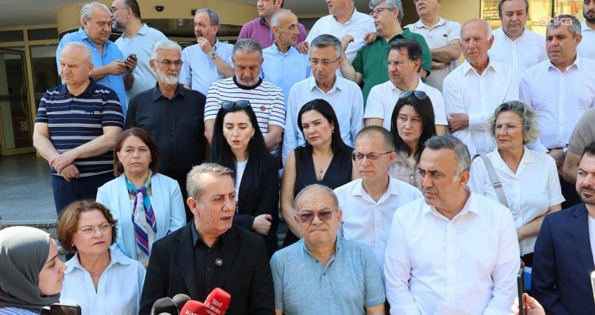 Aydın Büyükşehir Belediye Meclisi toplantısı öncesinde açıklama yapan CHP grubu,