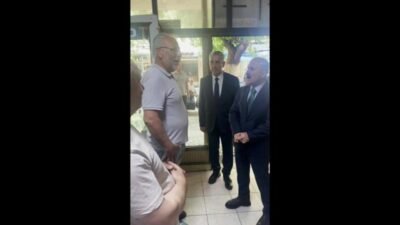 Aydın Valisi Osman Varol, İncirliova ilçesinde gerçekleştirdiği esnaf ziyaretinde yerel