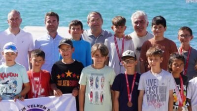 Ayvalık Belediye Başkanı Mesut Ergin, Ayvalık Yelken Spor Kulübü’nün ev