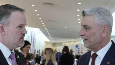 Ticaret Bakanı Ömer Bolat, OECD Bakanlar Konseyi toplantısı kapsamında Fransa'nın