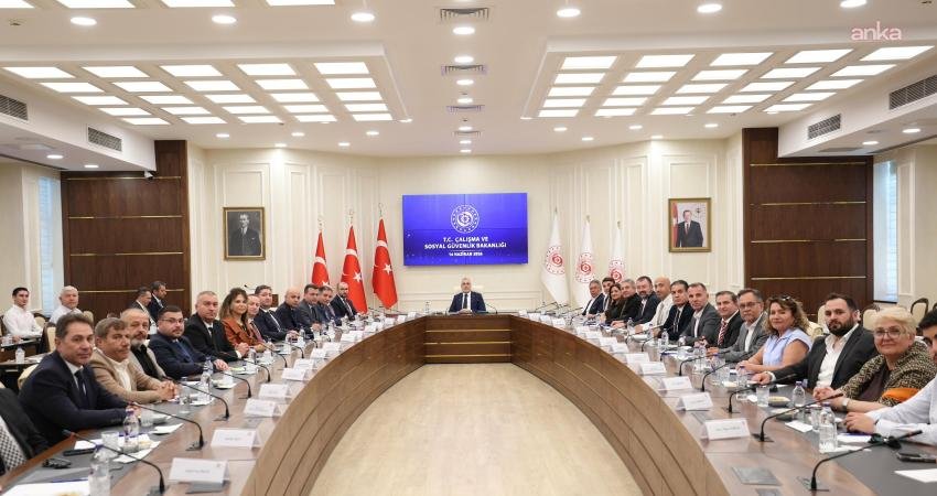 Çalışma ve Sosyal Güvenlik Bakanı Vedat Işıkhan, özel bakımevlerinin çalışma