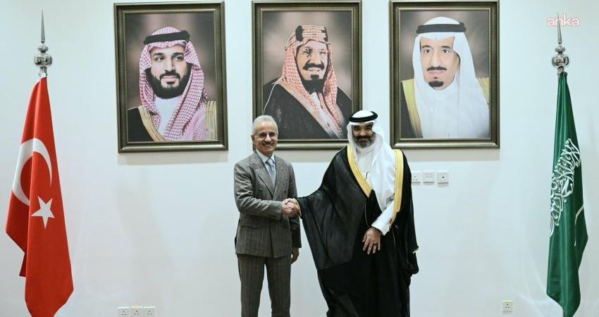 Bakan Uraloğlu, Suudi mevkidaşı Alswaha ile görüştü Ulaştırma ve Altyapı Bakanı Abdulkadir Uraloğlu, Suudi Arabistan İletişim ve
