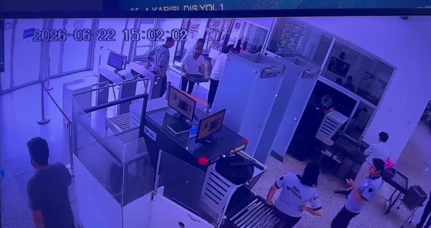 Bakırköy Adliyesi girişinde güvenlik noktası araması sırasında çantasında tükenmez kalem