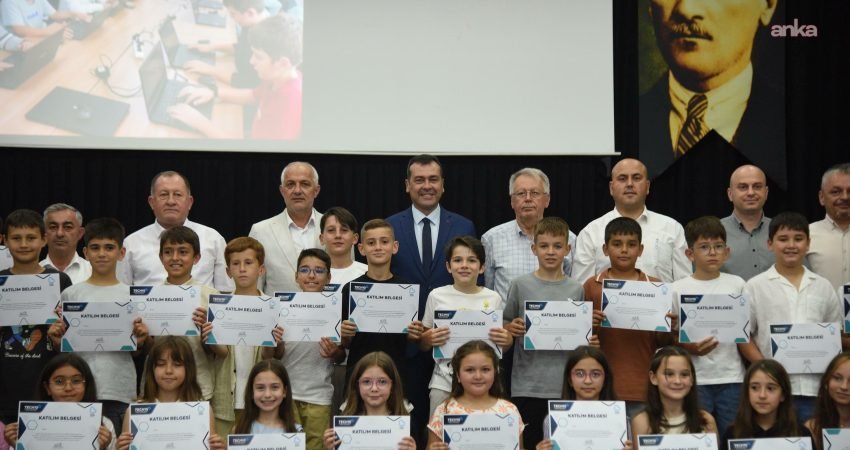 Balıkesir Büyükşehir Belediyesi'nin TECH10 Teknoloji Eğitim Programı'nı tamamlayan Gönenli 288