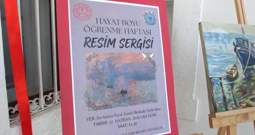 Balıkesir’in Burhaniye ilçesinde Halk Eğitimi Müdürlüğü'nce düzenlenen kurslara katılan kadınların